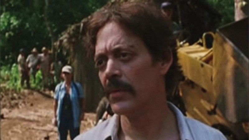 Raúl Juliá, en el rol de Chico Mendes.