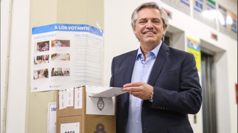 Alberto Fernández votando este domingo en Buenos Aires. 