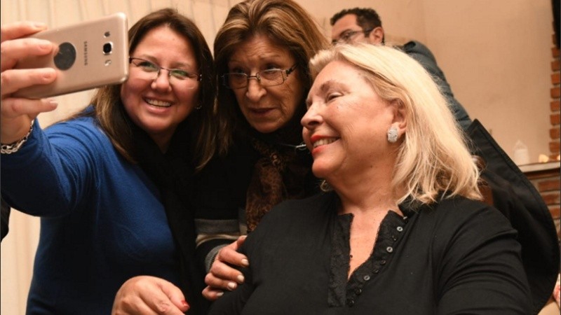 Carrio no seguirá el escrutinio con Macri. 