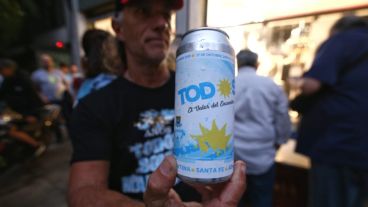 Desde temprano, todo listo para celebrar en la puerta del Centro Cultural Atlas.