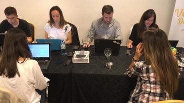 Roy López Molina en el recuento de votos del otro búnker de Juntos por el Cambio.