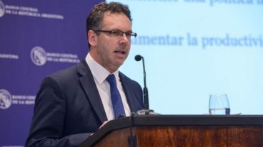 Sandleris: "Es crucial terminar con la actual incertidumbre económica".