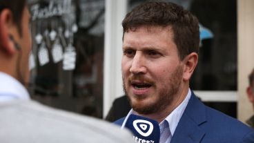 Sobre las demoras registradas durante la mañana en la conformación de las mesas, Angelini sostuvo que “se podría haber organizado mejor pero lo importante es que la gente está viniendo a votar”