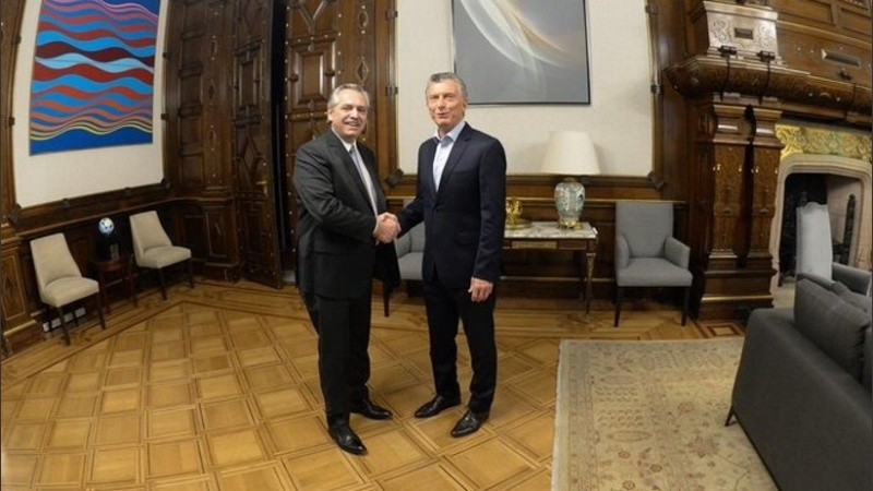 Fernández y Macri tuvieron un encuentro este lunes en Casa Rosada.