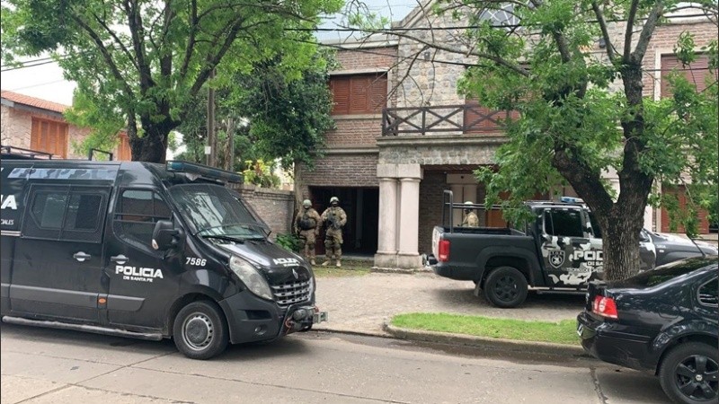 Este lunes se realizó un nuevo allanamiento en la casa del triple crimen de La Florida.