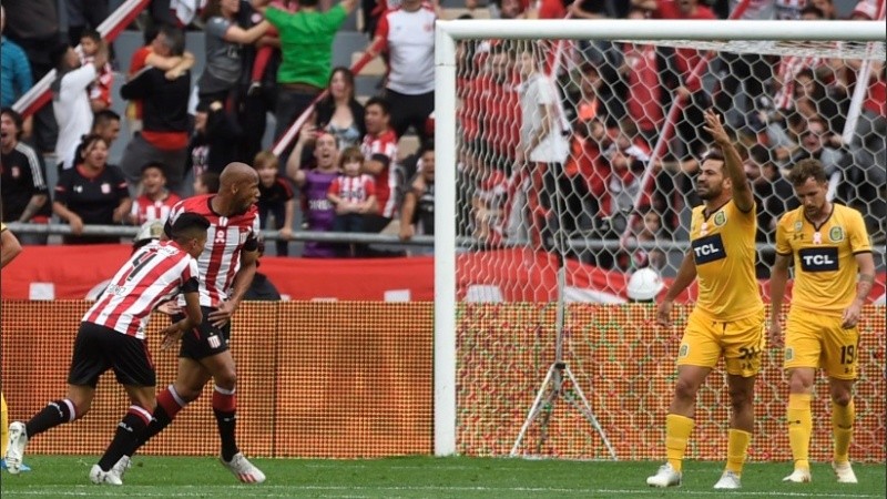 Edwar López abrió la cuenta a los 24 minutos.