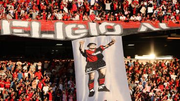 Maradona recibido este martes en el Coloso del Parque.