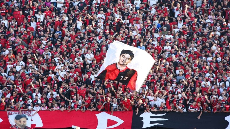 Una multitud recibió a Diego.