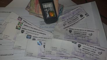 La policía recuperó 11 entradas de protocolo.