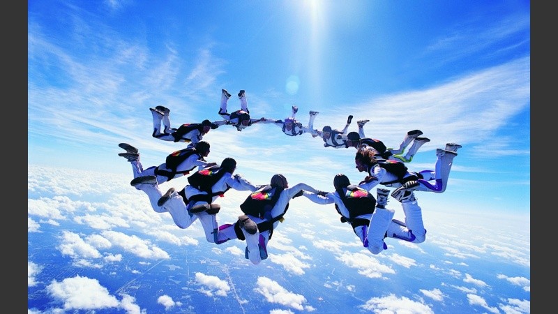 Hay deportes que desafían las leyes de la física y las limitaciones del cuerpo.