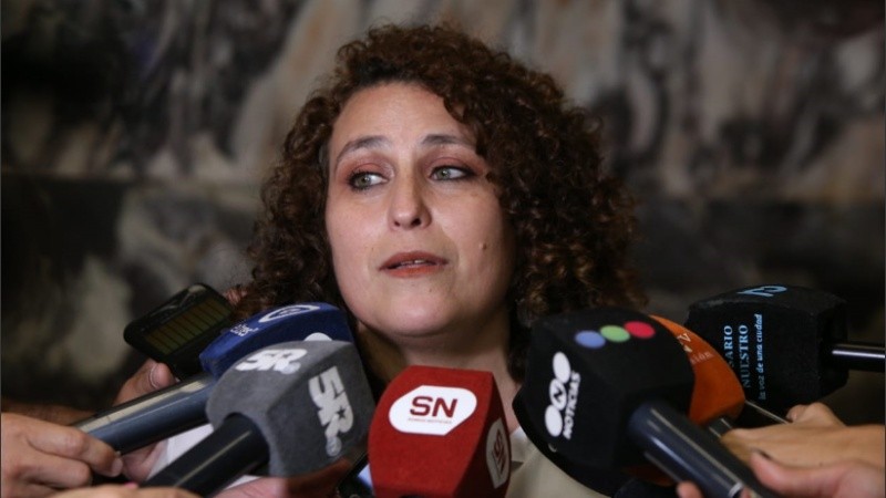 Vera Dargoltz habló en conferencia de prensa tras el acto en homenaje a las cinco víctimas.
