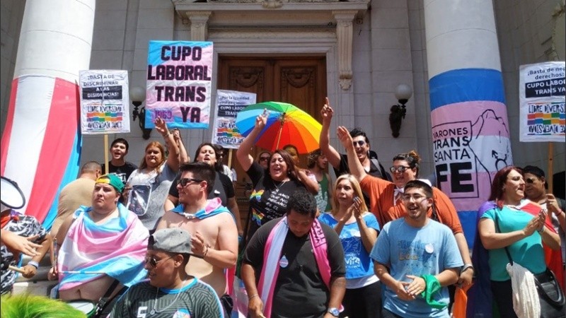 La movilización frente a la Legislatura.