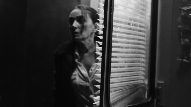 “La obra tiene dos elementos que se cruzan de manera muy poética. Uno es ese mundo  que está en una garita.Y el otro es lo que le pasa a ella con su vida”, explica Claudia cantero sobre “Vigilante”.