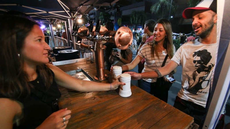 Paseo Pellegrini se transformó en una verdadera fiesta este sábado por la noche.