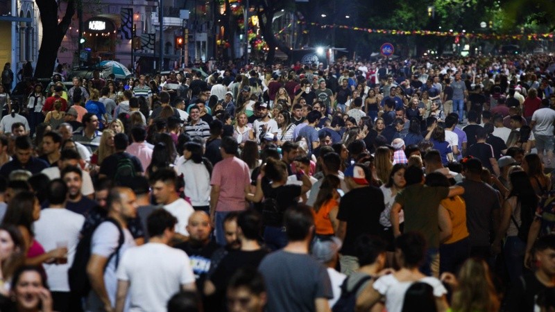 Paseo Pellegrini se transformó en una verdadera fiesta este sábado por la noche.