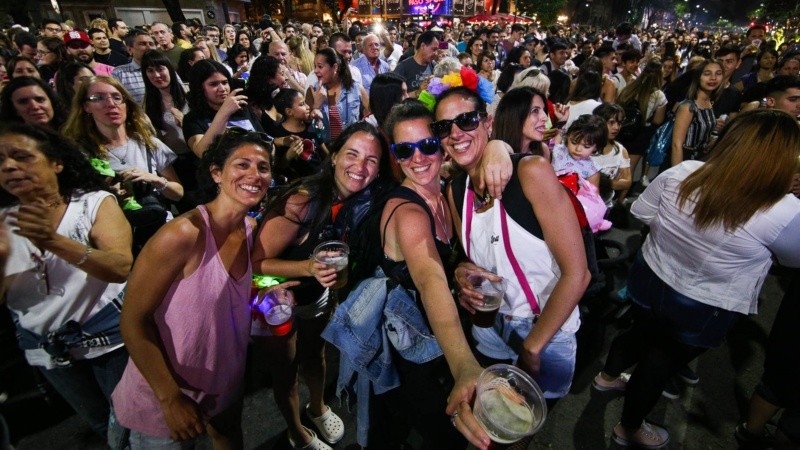 Paseo Pellegrini se transformó en una verdadera fiesta este sábado por la noche.