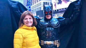 La ministra y el Batman de Nueva York.