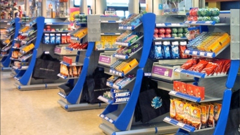 Las golosinas están concentradas en las cajas donde la gente tiene que esperar. 