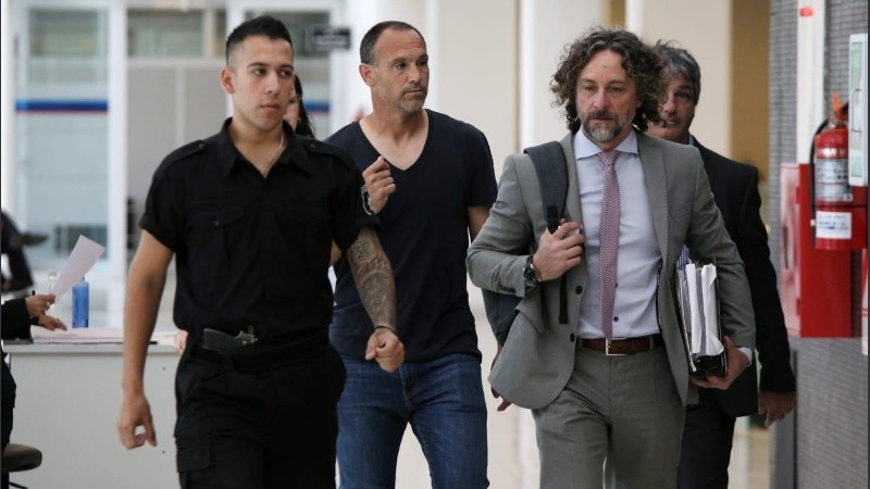 Mauro Matos al llegar al Centro de Justicia Penal de Rosario este martes. 