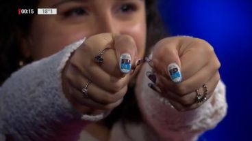 Tributo a Alberto y Cristina con uñas esculpidas.