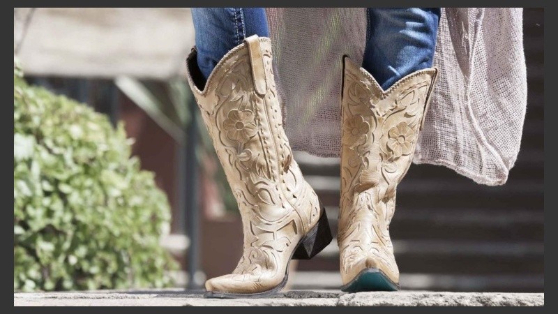 “Cowboy”, en español quiere decir la onda vaquera.