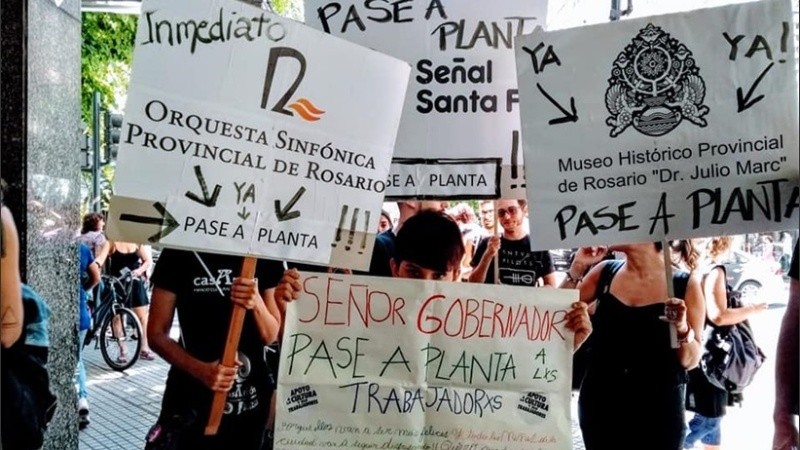 Los trabajadores de Innovación y Cultura protestaron y realizaron un paro este jueves.