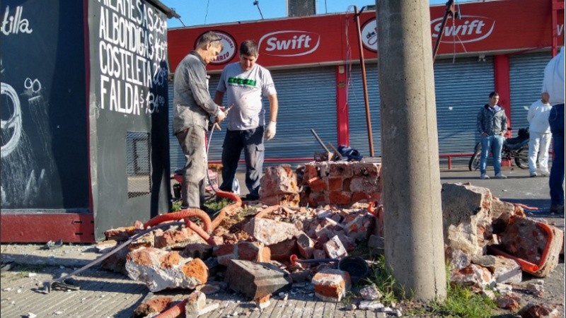 El monolito arruinado era el de Emi y Faku.