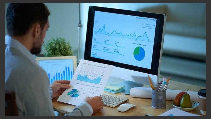 El especialista SEO debe definir, entre otras cosas, las palabras clave que empleará en contenidos y en redes sociales.