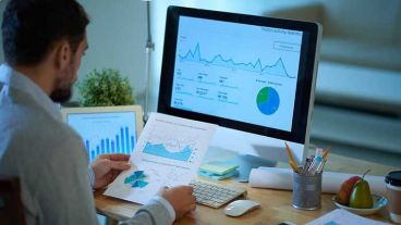 El especialista SEO debe definir, entre otras cosas, las palabras clave que empleará en contenidos y en redes sociales.