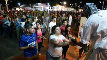 Postales de la noche inaugural de la fiesta de Colectividades.