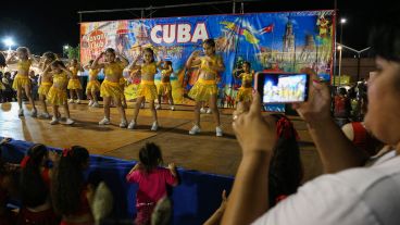 Postales de la noche inaugural de la fiesta de Colectividades.