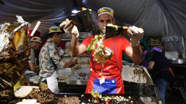 Postales de la noche inaugural de la fiesta de Colectividades.