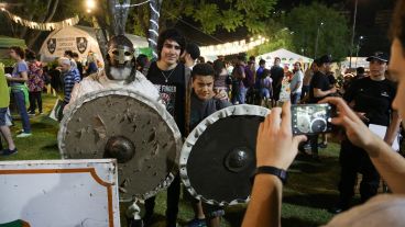 Postales de la noche inaugural de la fiesta de Colectividades.