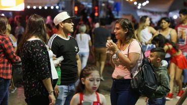 Postales de la noche inaugural de la fiesta de Colectividades.