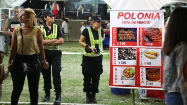 Postales de la noche inaugural de la fiesta de Colectividades.