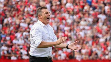 "Se vieron inseguridades pero felicito a nuestros jugadores", destacó Frank.