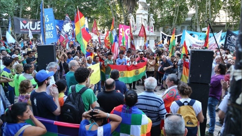 La marcha al llegar a la plaza 25 de Mayo.