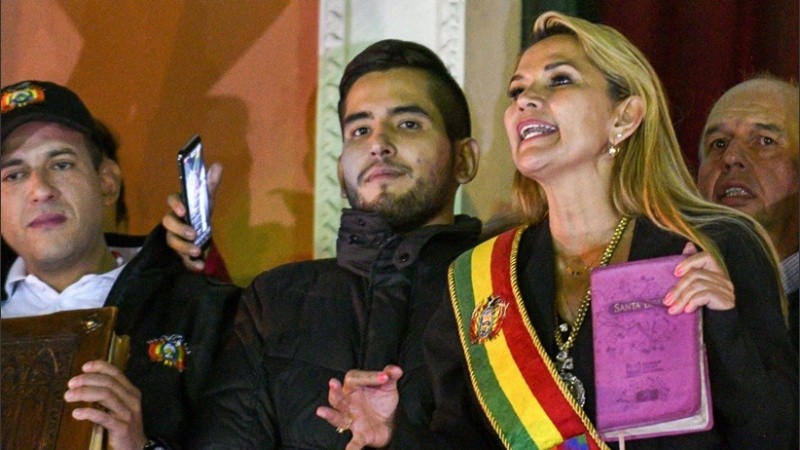 Áñez en la autoproclamación sin quórum.