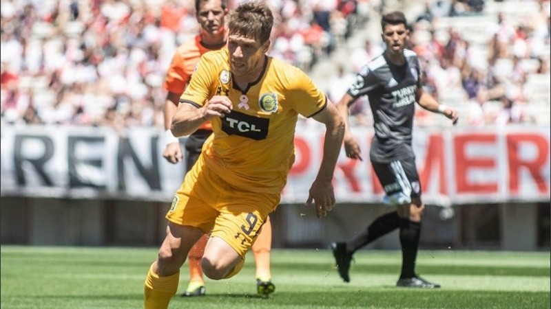 Riaño hizo un gran desgaste en el encuentro ante River.