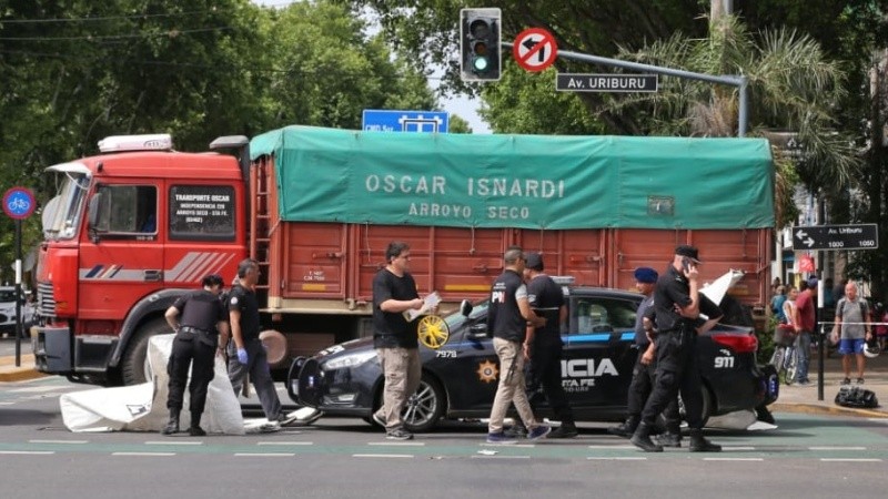 El camión cargado con papas arrolló a la mujer de 79 años.