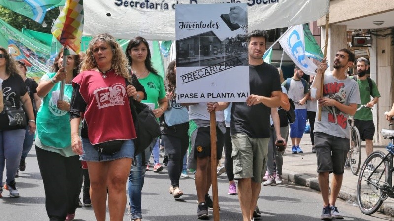 Los reclamos laborales coparon las calles de Rosario.