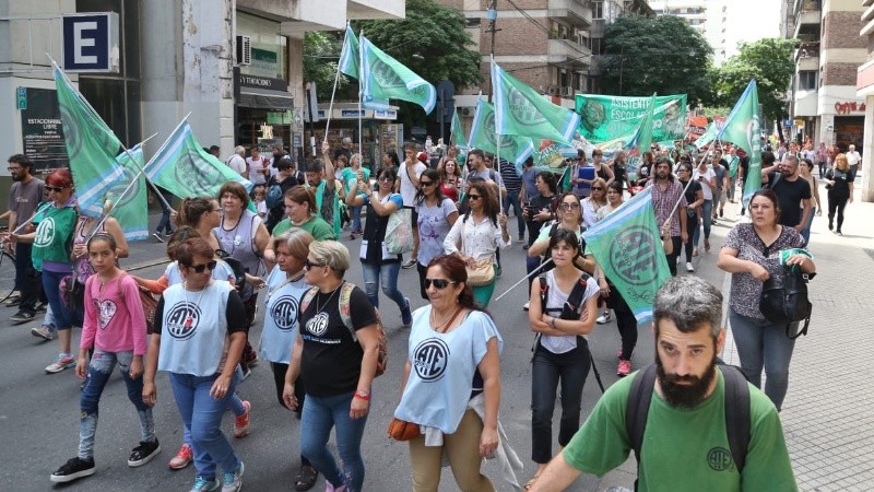 Los reclamos laborales coparon las calles de Rosario.