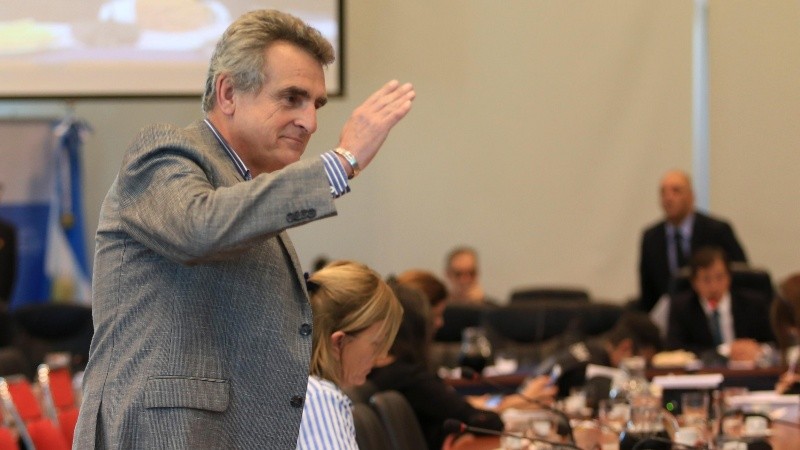 Rossi defendió el aumento salarial a las Fuerzas.