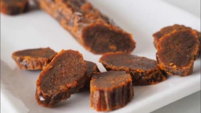 Su nombre causa revuelo al relacionarlo con este clásico embutido.