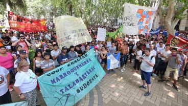 Más de 50 organizaciones se convocaron en la plaza San Martín.
