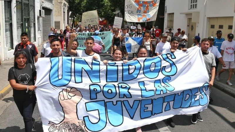 La marcha por el centro de la ciudad reclamó la continuidad del Nueva Oportunidad.