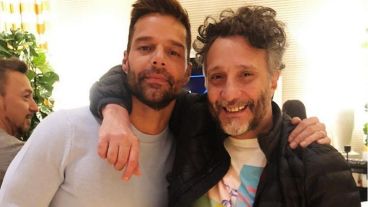 El abrazo de dos caribeños.