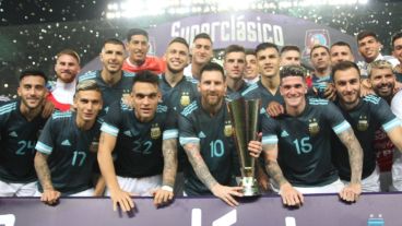 Lionel, mezclado entre los jugadores de la selección nacional.