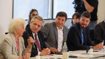 Tinelli estuvo sentado al lado del diputado Arroyo, posible futuro ministro de Desarrollo Social.