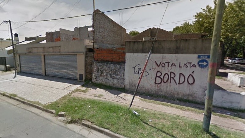 El ataque ocurrió en Mosconi al 1400, a dos cuadras de la Municipalidad de VGG. 